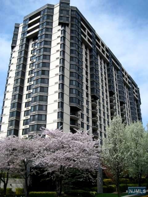 The Charlton Condominium unit 1D, Fort Lee, NJ 07024 - photo 1