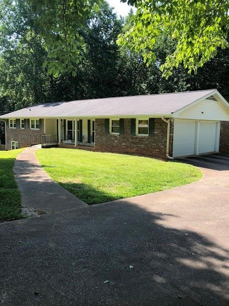 Low maintenance 4-sided brick ranch!