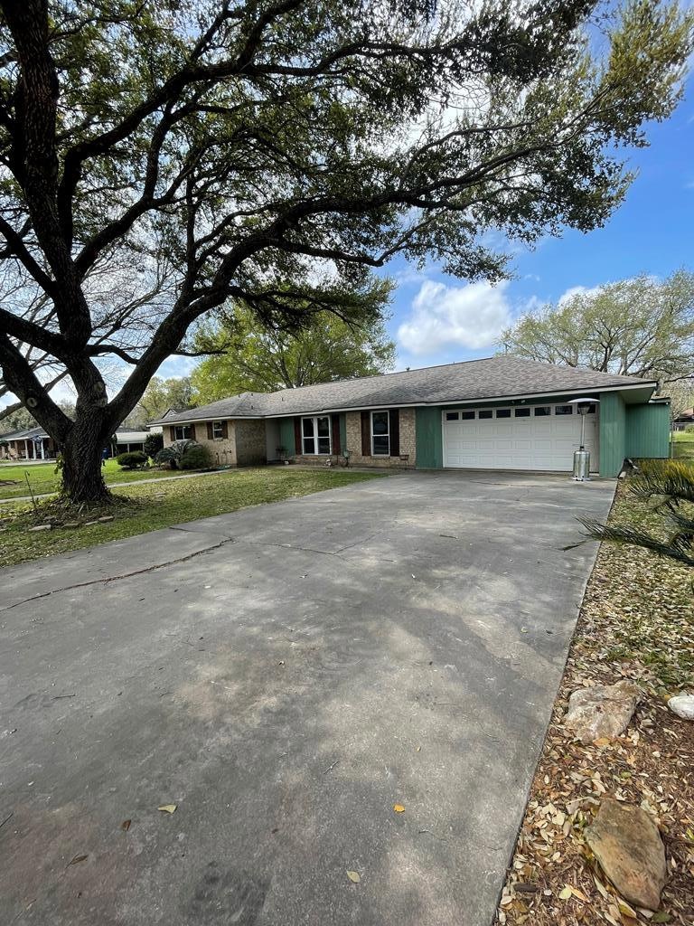 311 Ronald Ave, Bay City, TX 77414 - photo 1