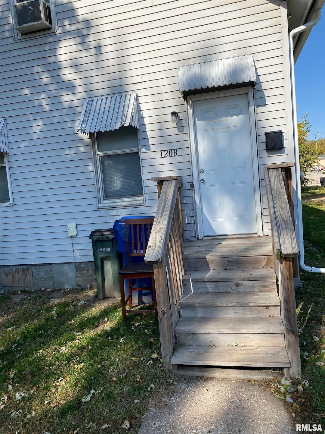 1208 W 5th St, Davenport, IA 52802 - photo 1