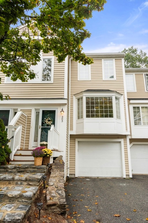 303 Greenwich Ct unit 303, Worcester, MA 01609 - photo 1