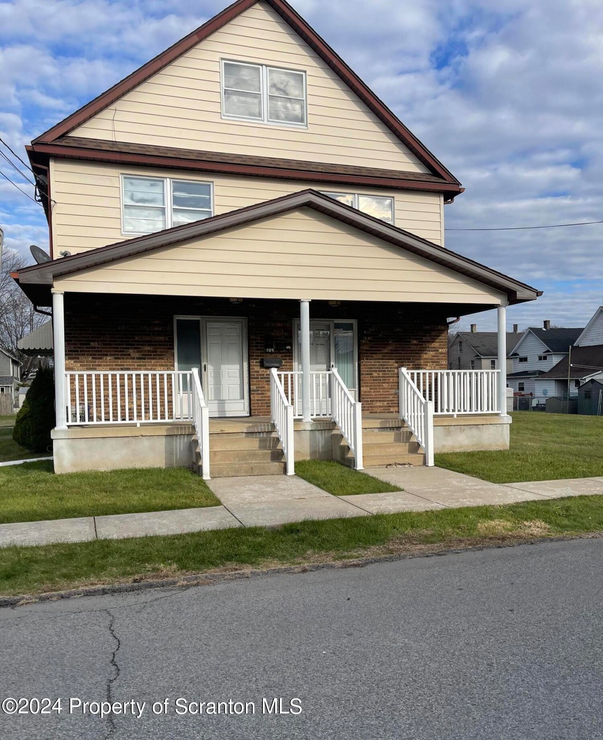 417 Bates St, Scranton, PA 18509 - photo 1