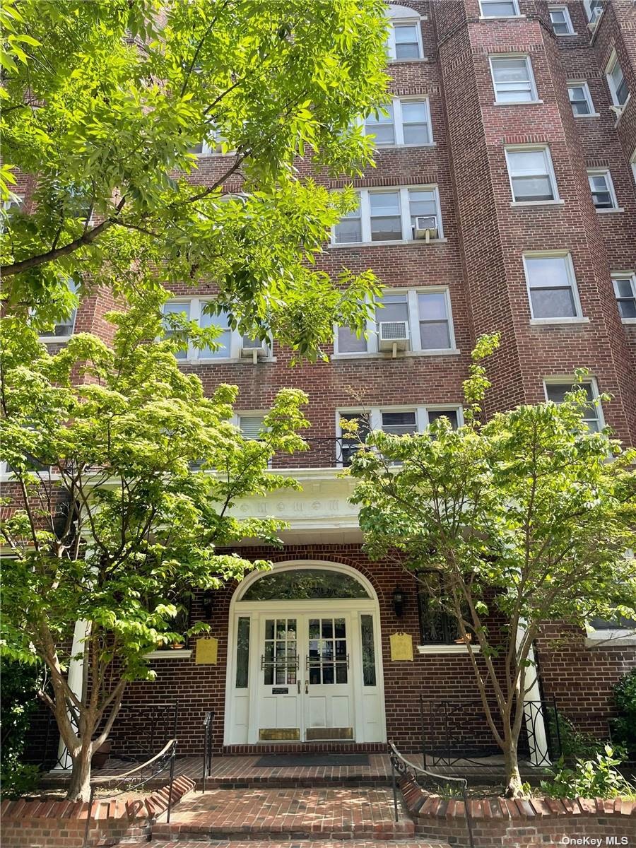 65-41 Booth St unit 3A, Rego Park, NY 11374 - photo 1