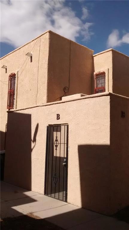 10620 Cuatro Vistas Dr unit B, El Paso, TX 79935 - photo 1
