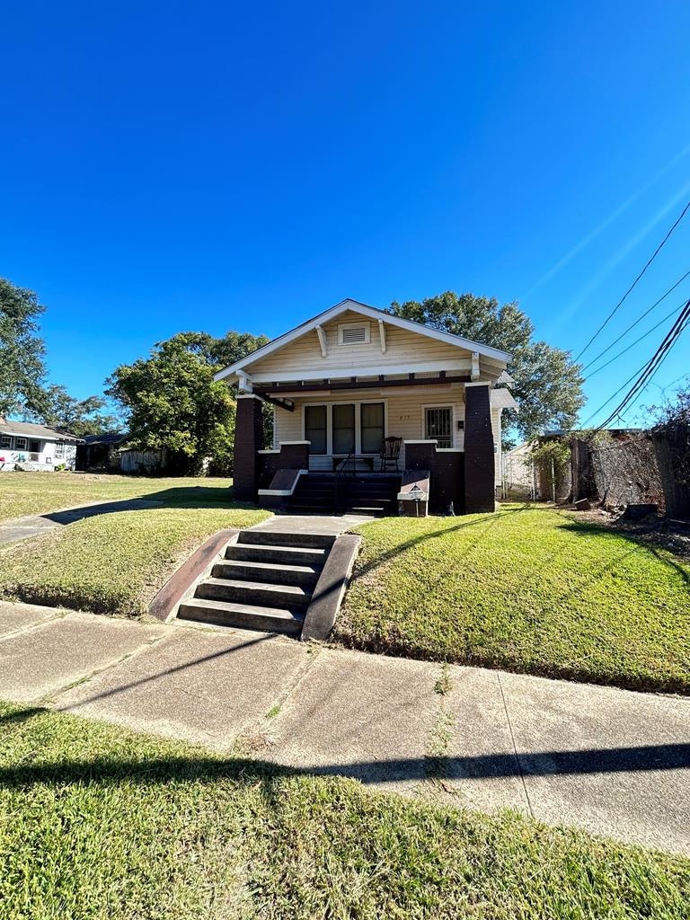 617 Edgar St, McComb, MS 39648 - photo 1