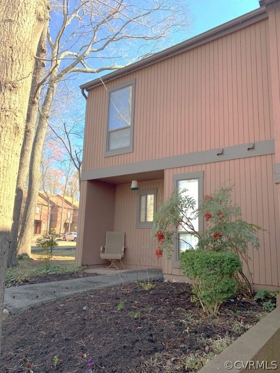 Great 2 bedroom condo located near Huguenot and Ro