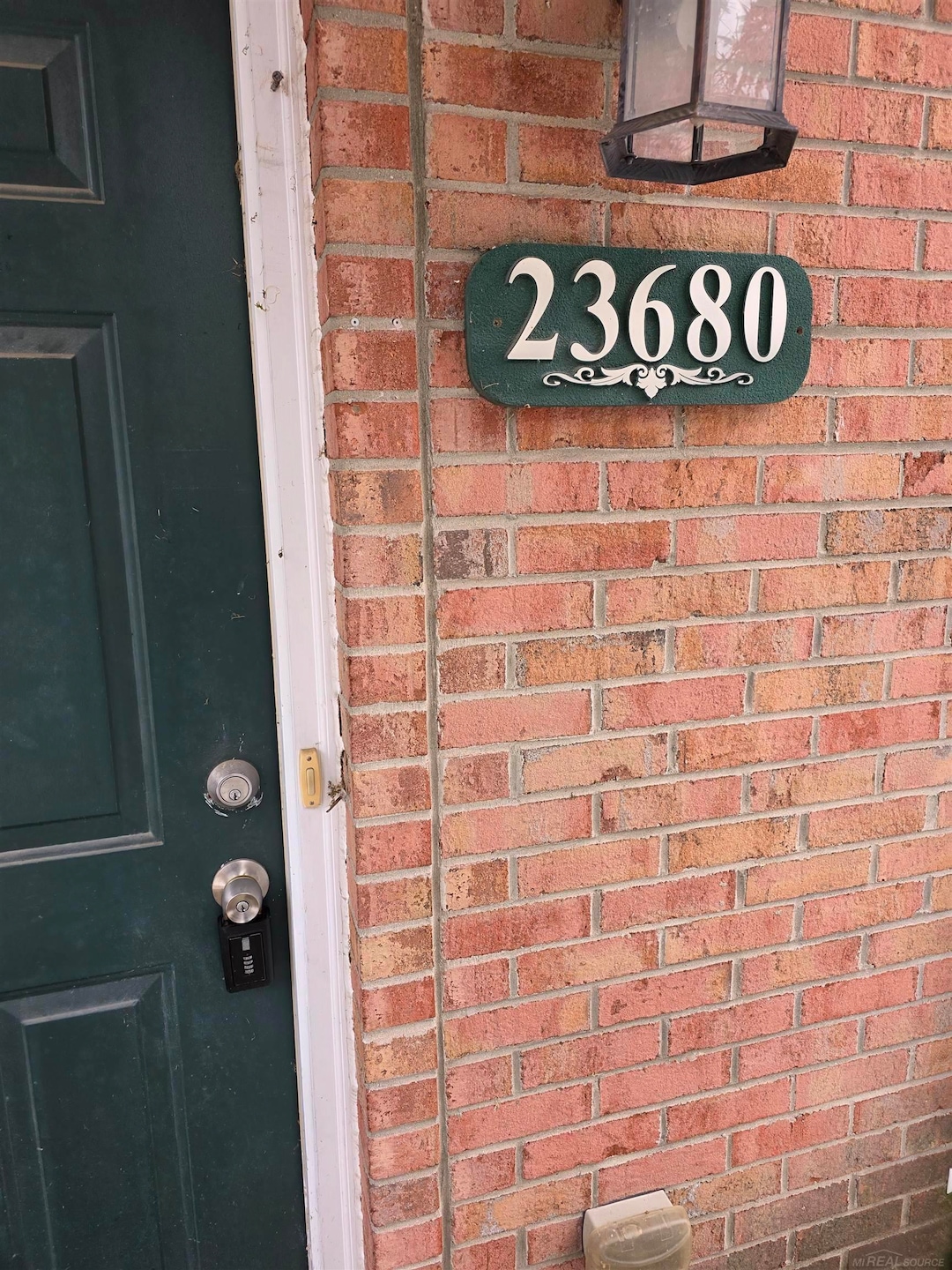 23680 Northstone Village Dr, Taylor, MI 48180 - photo 1