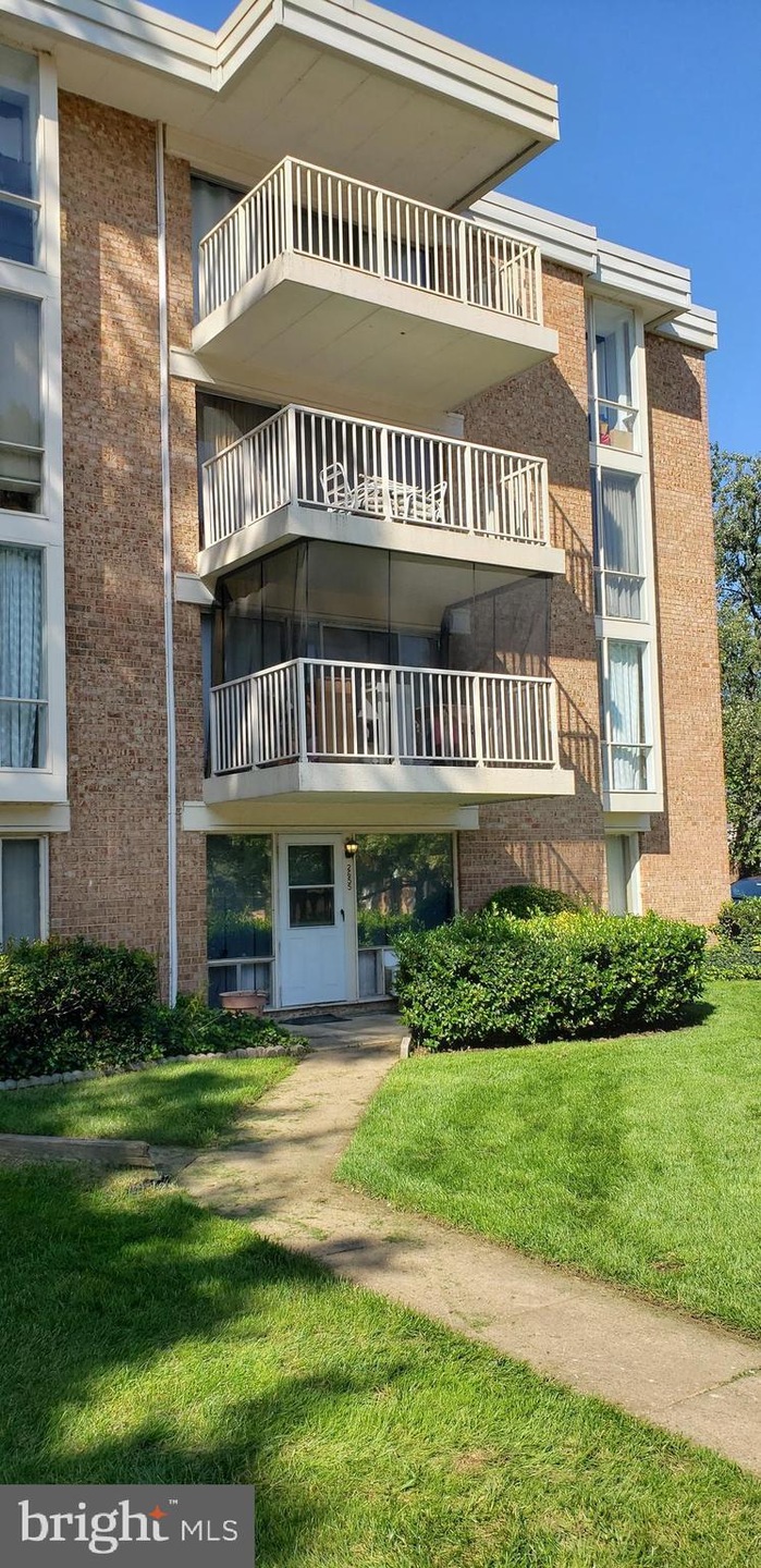 2655 Redcoat Dr unit 111, Alexandria, VA 22303 - photo 1