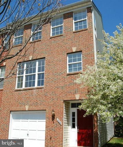 2566 James Madison Cir, Herndon, VA 20171 - photo 1