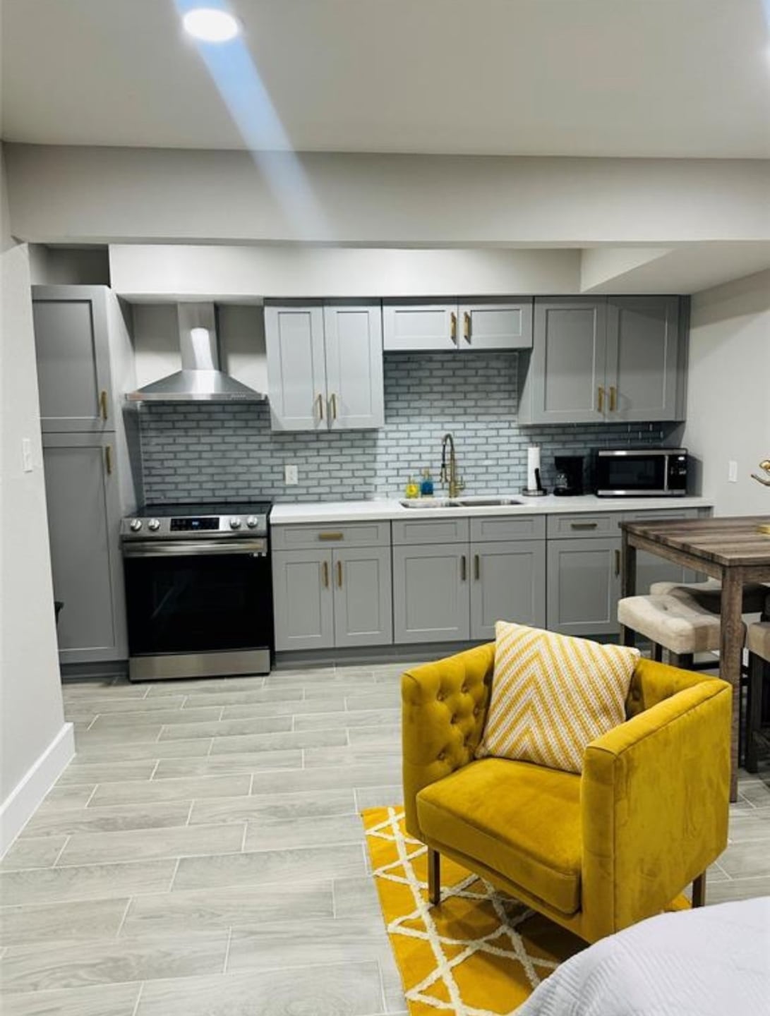 8005 Bowen St unit 5, Houston, TX 77051 - photo 1