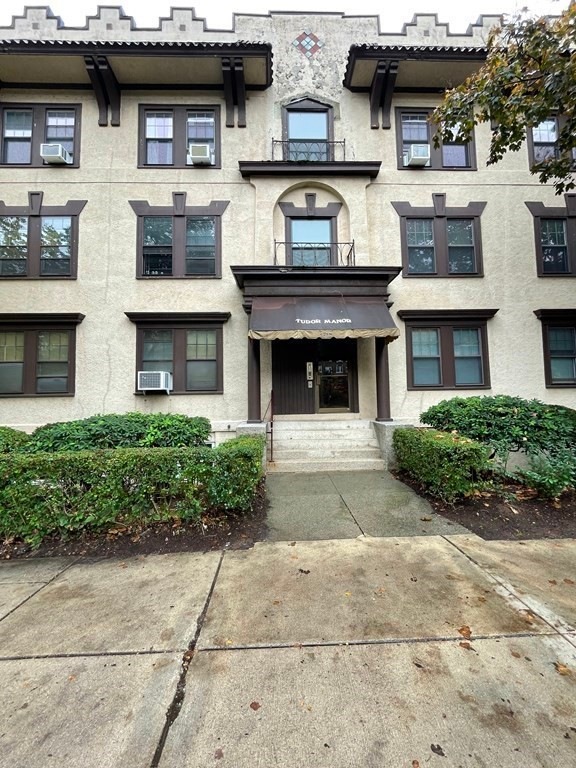 1718 Commonwealth Ave unit 1, Brighton, MA 02135 - photo 1