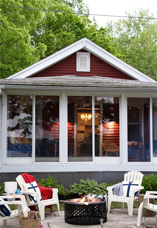 Charming bungalow and bluestone patio and sliding 