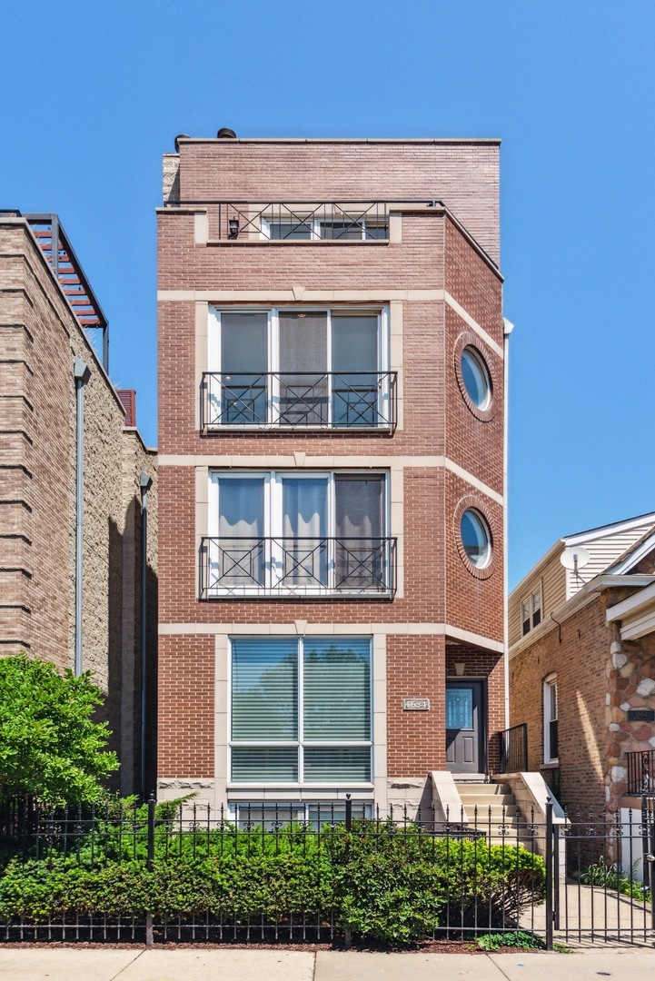 1654 W Diversey Pkwy unit 3, Chicago, IL 60614 - photo 1