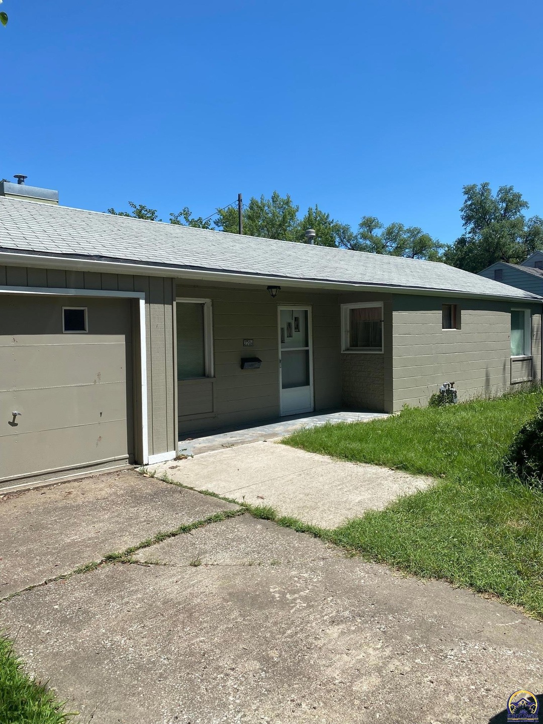 2204 SW Mission Ave, Topeka, KS 66614 - photo 1