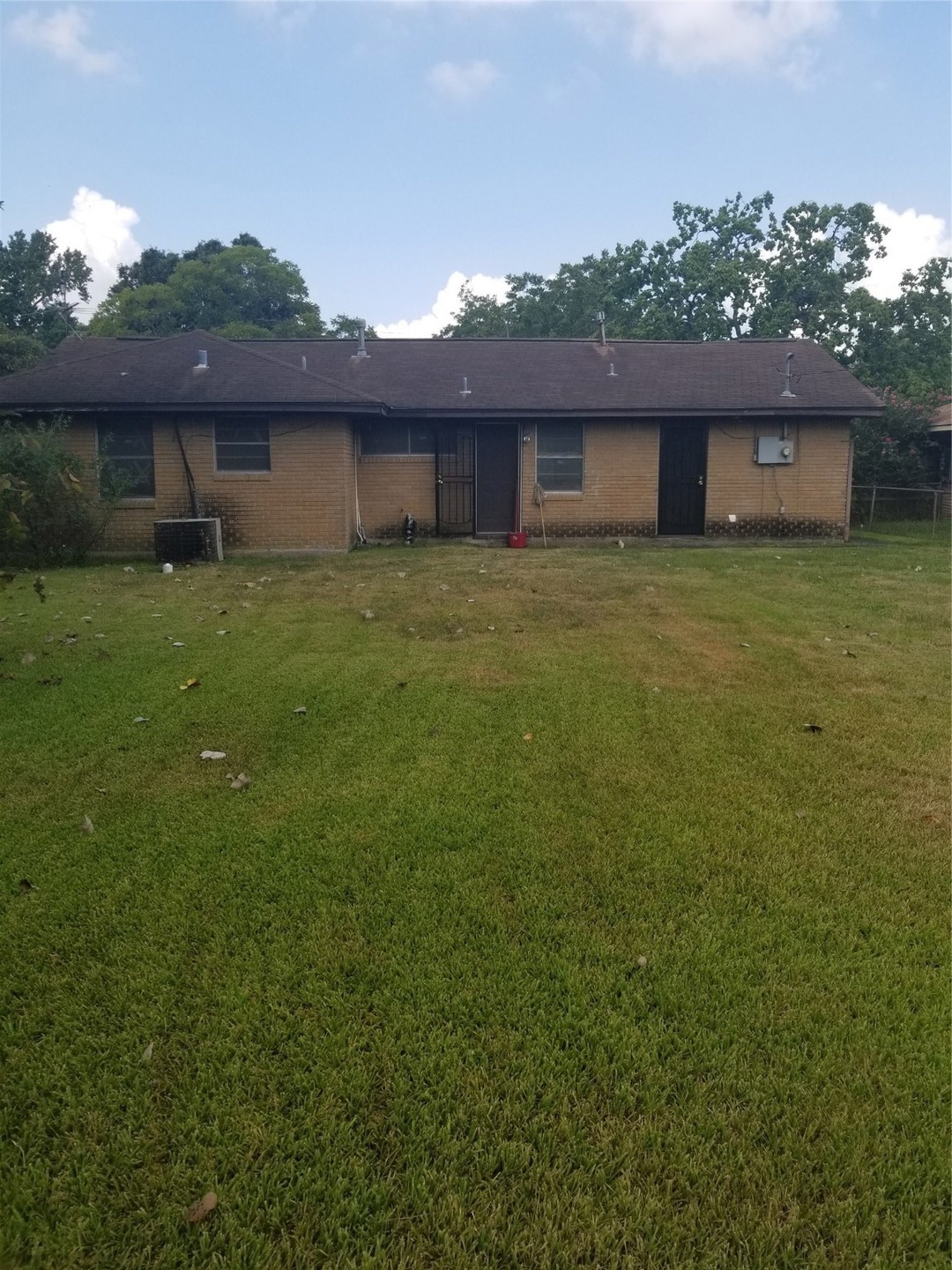 10402 Kelburn Dr, Houston, TX 77016 - photo 1