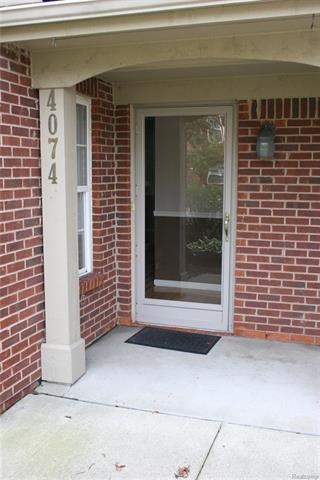 Covered front porch area ~ ground floor ranch