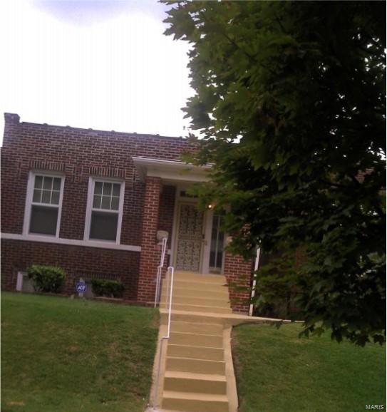 4890 Margaretta Ave, Saint Louis, MO 63115 - photo 1