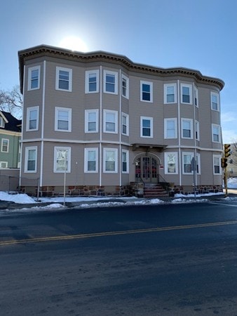 180 Lewis St unit 5, Lynn, MA 01902 - photo 1