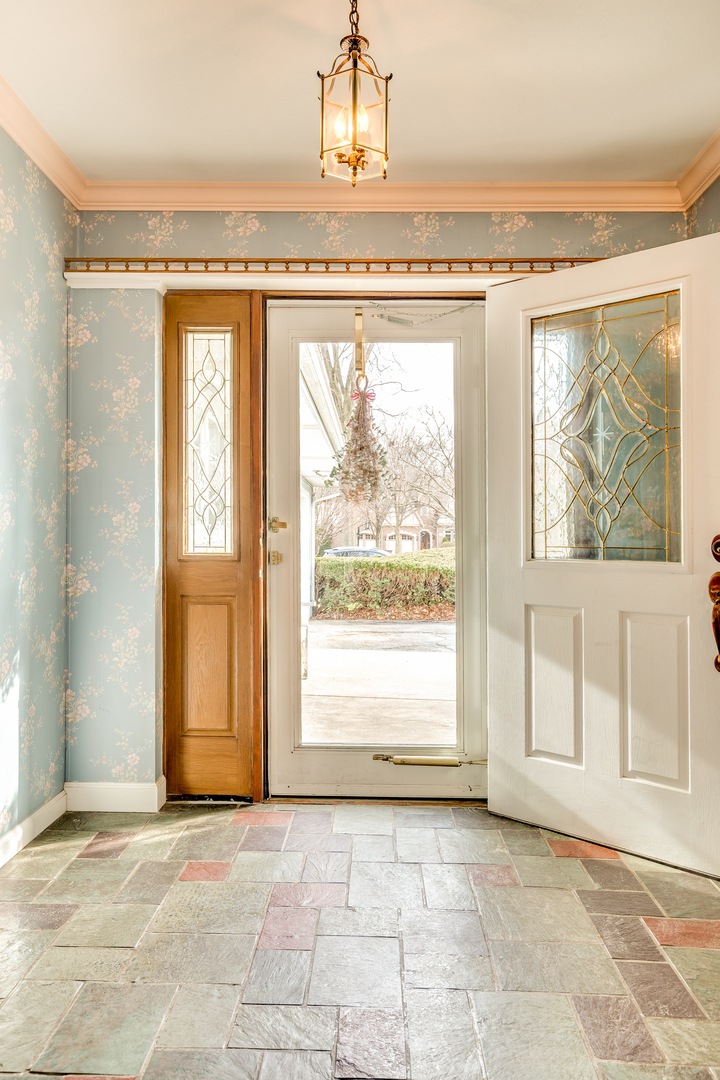 365 E Laurel Ave, Elmhurst, IL 60126 - photo 1