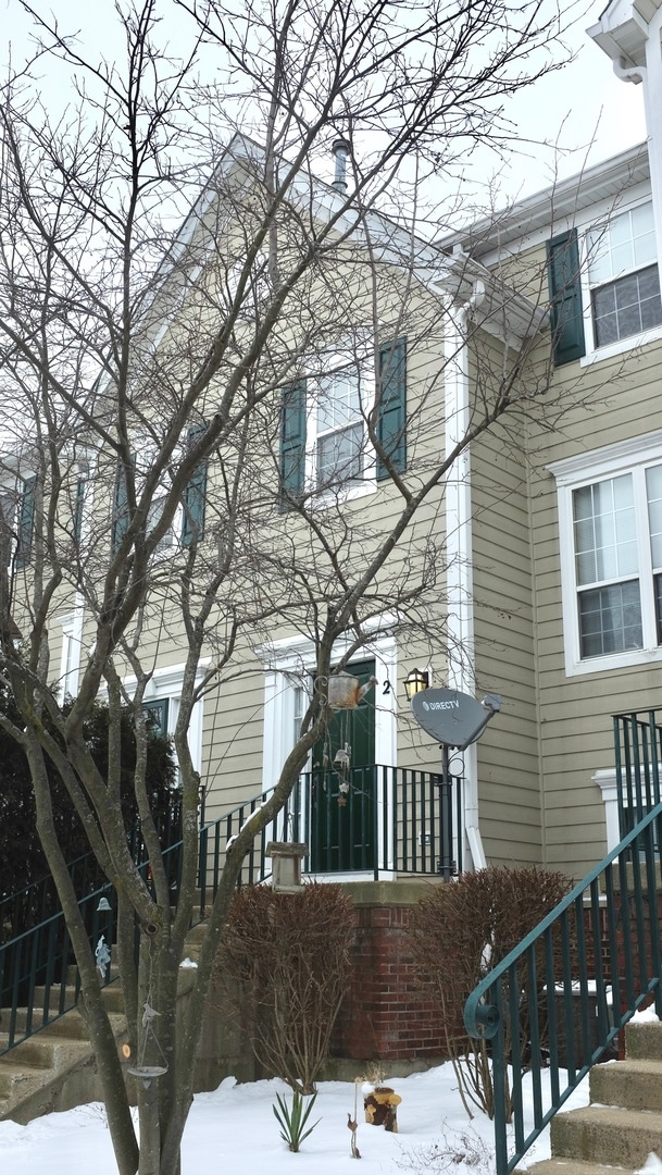 2411 Courtyard Cir unit 2, Aurora, IL 60506 - photo 1