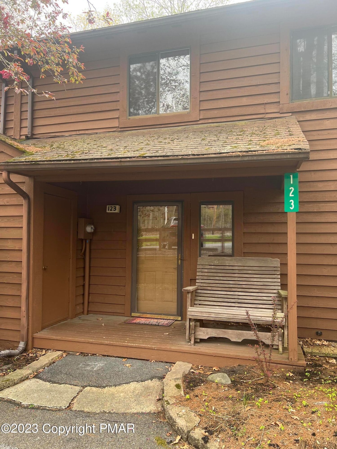 123 Meadow View Ct, Bushkill, PA 18324 - photo 1