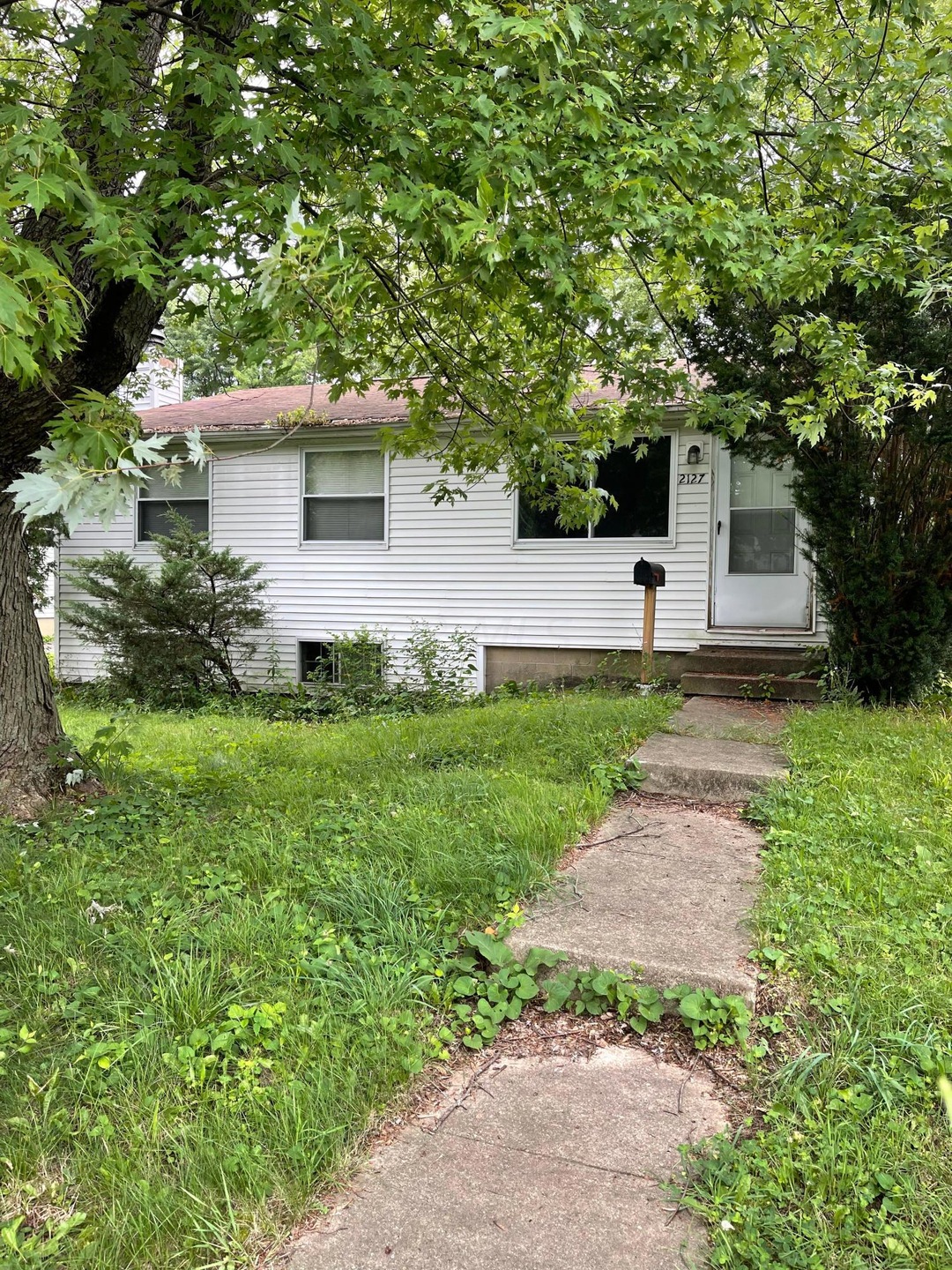 2127 Laurelwood Dr, Columbus, OH 43229 - photo 1