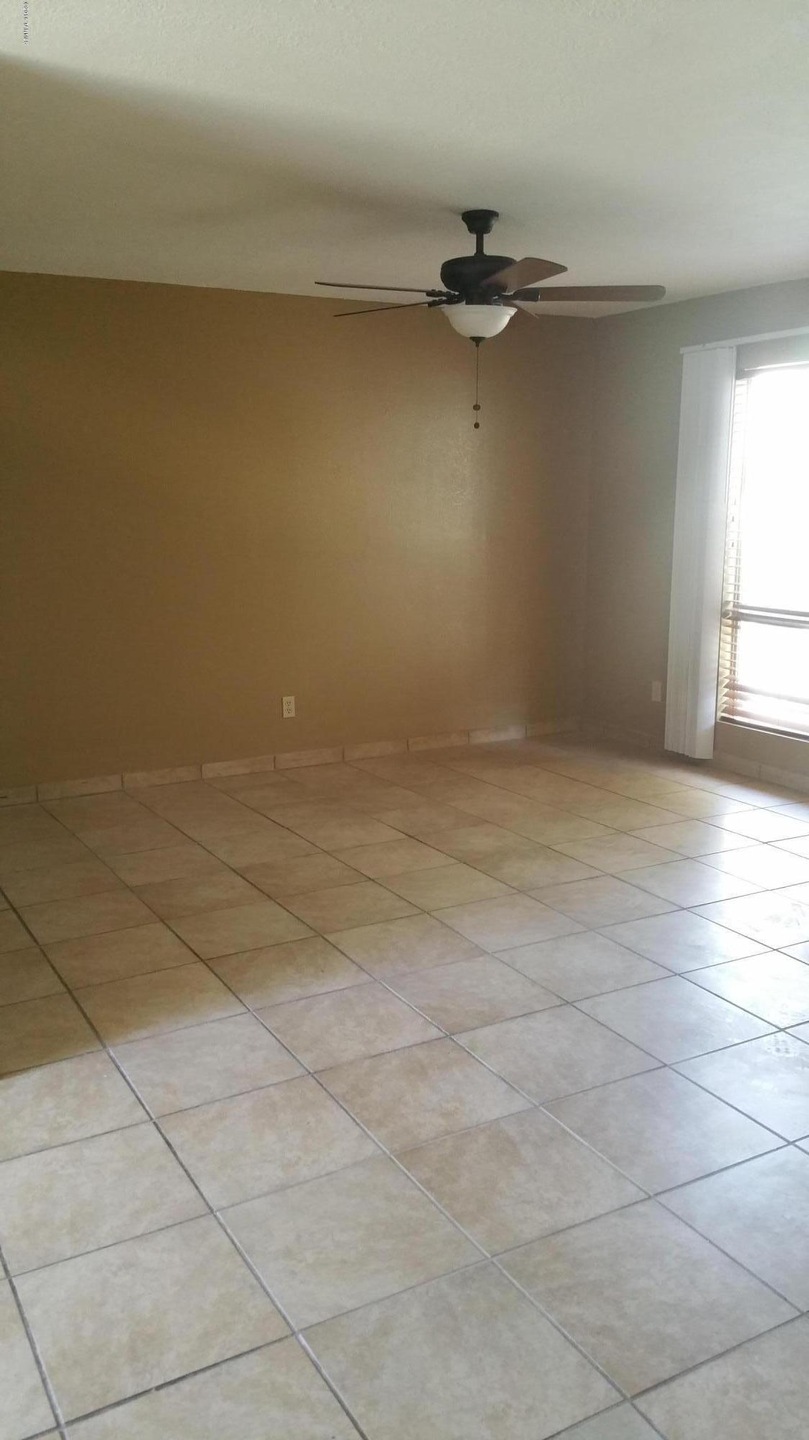 8450 living area