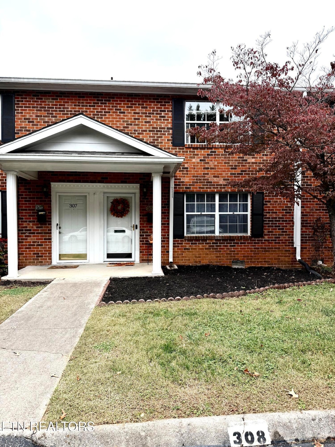 Beautiful Updated Condo in West Hills