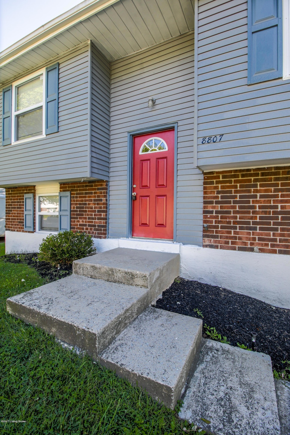 8807 Running Fox Circle