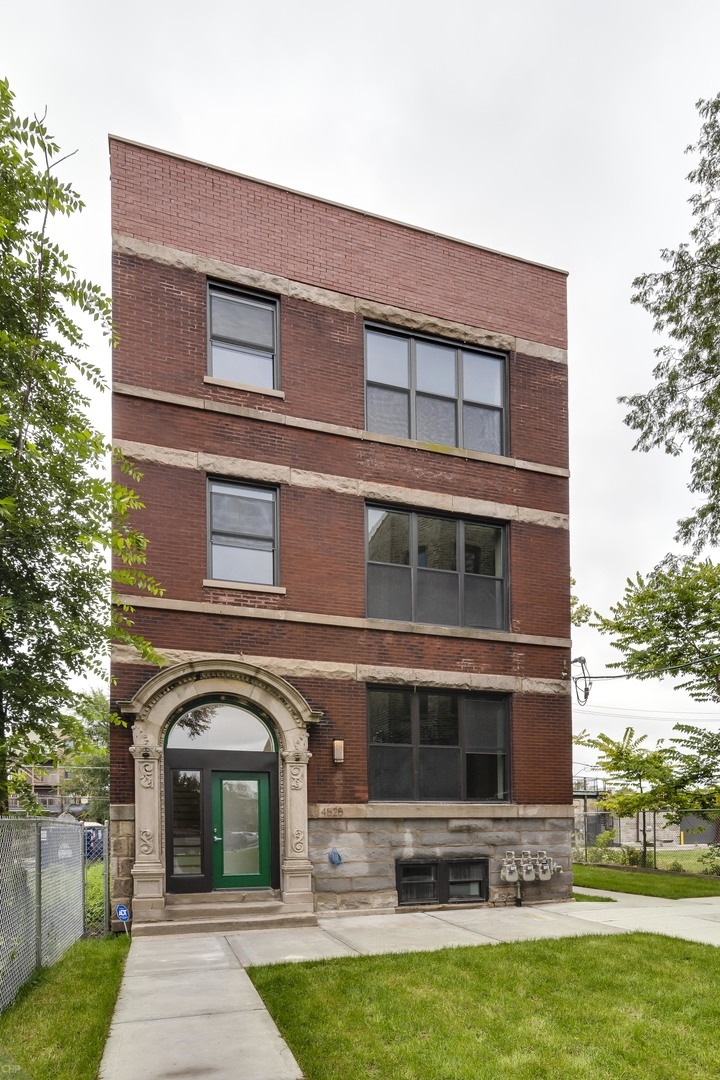 4525 S Evans Ave unit 2, Chicago, IL 60653 - photo 1
