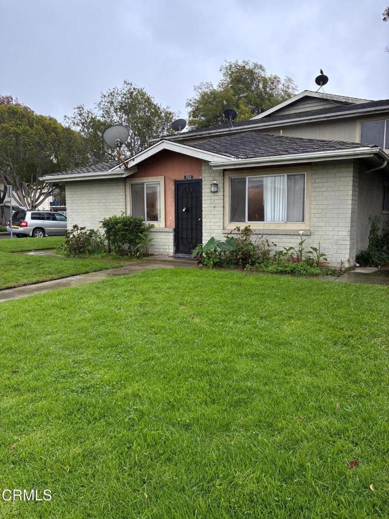 702 W Hemlock St, Port Hueneme, CA 93041 - photo 1