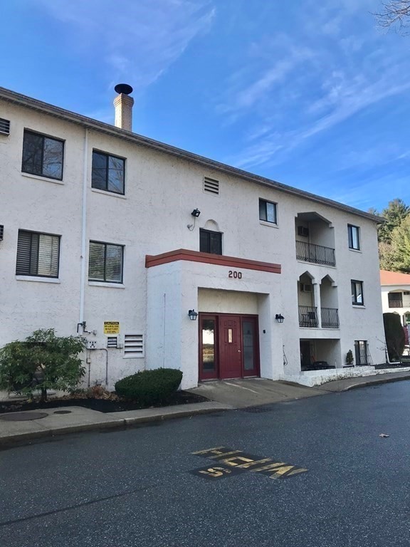 200 Fellsview Terrace unit 207, Stoneham, MA 02180 - photo 1