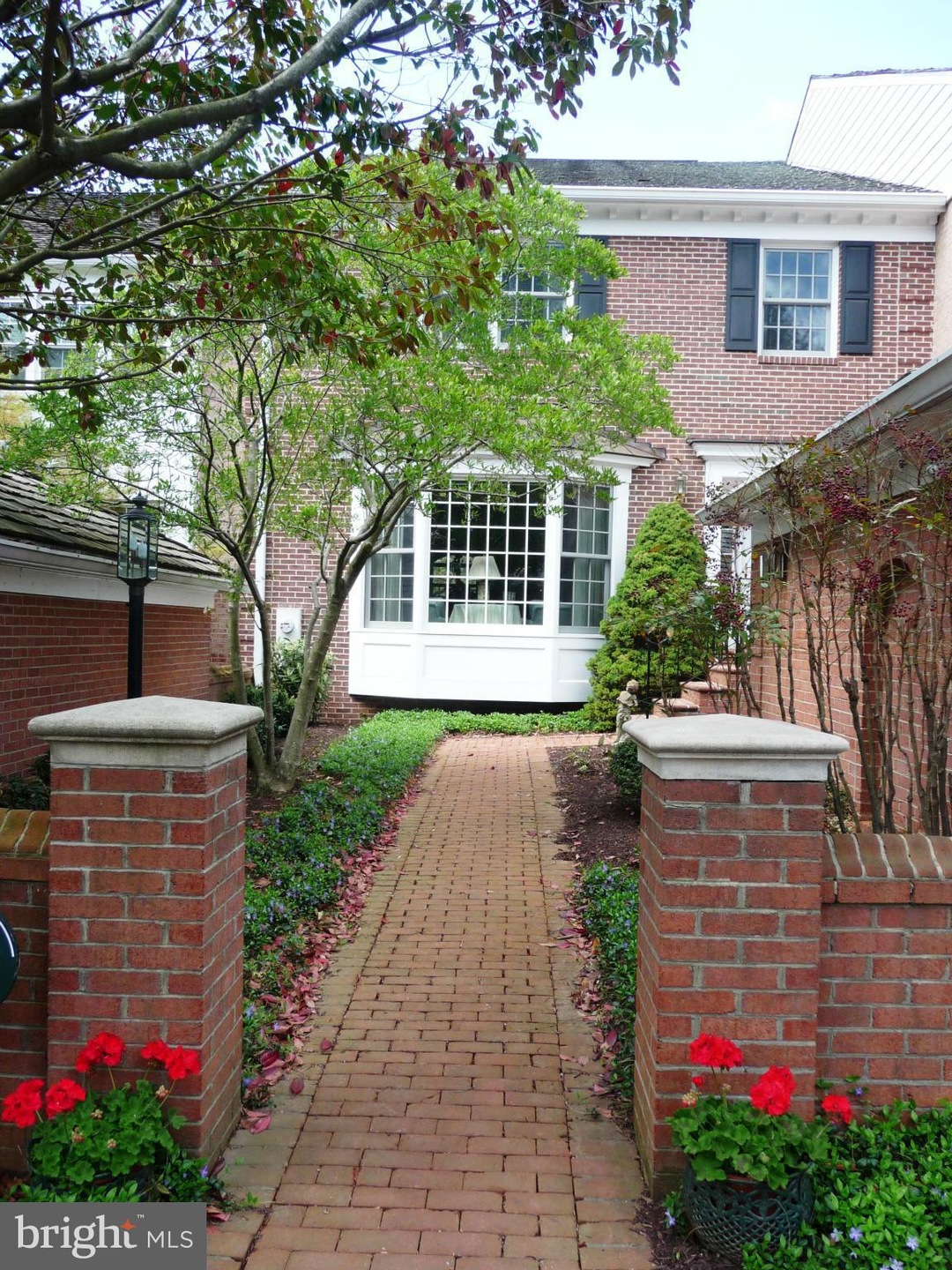 9465 Turnberry Dr, Potomac, MD 20854 - photo 1