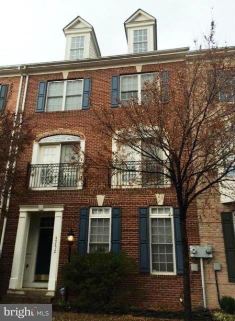 42472 Legacy Park Dr, Ashburn, VA 20148 - photo 1