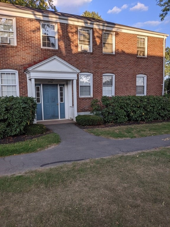 1554 Memorial Ave unit 2, West Springfield, MA 01089 - photo 1
