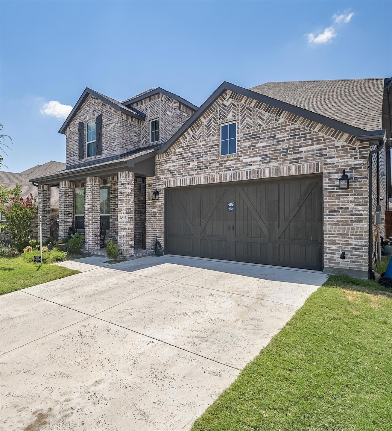 View of front of 14925 Chipwood