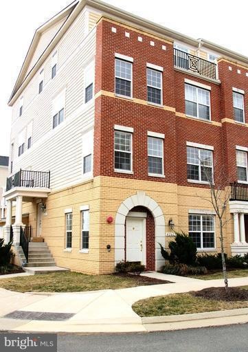 42615 Hollyhock Terrace unit 100, Ashburn, VA 20148 - photo 1