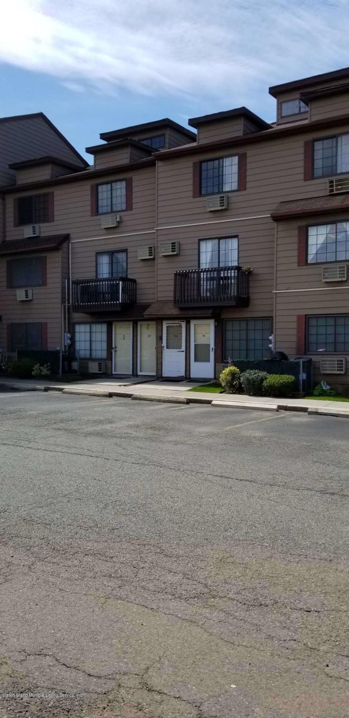 80A Daffodil Ln unit 118, Staten Island, NY 10314 - photo 1