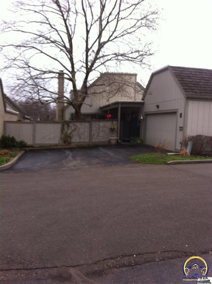 6 SW Pepper Tree Ln, Topeka, KS 66611 - photo 1