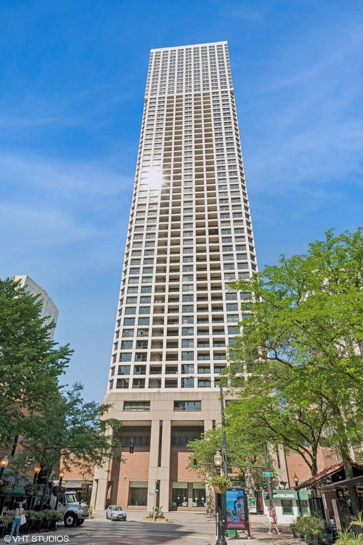 Newberry Plaza unit 51EF, Chicago, IL 60610 - photo 1