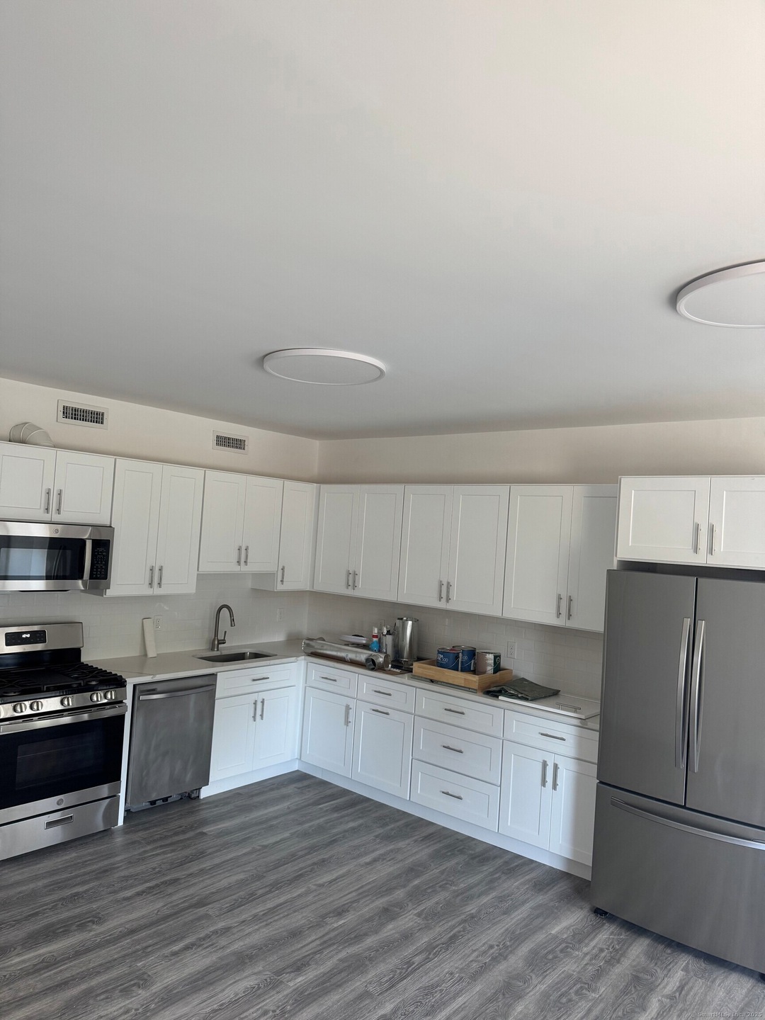 3142 Fairfield Ave unit 6, Bridgeport, CT 06605 - photo 1