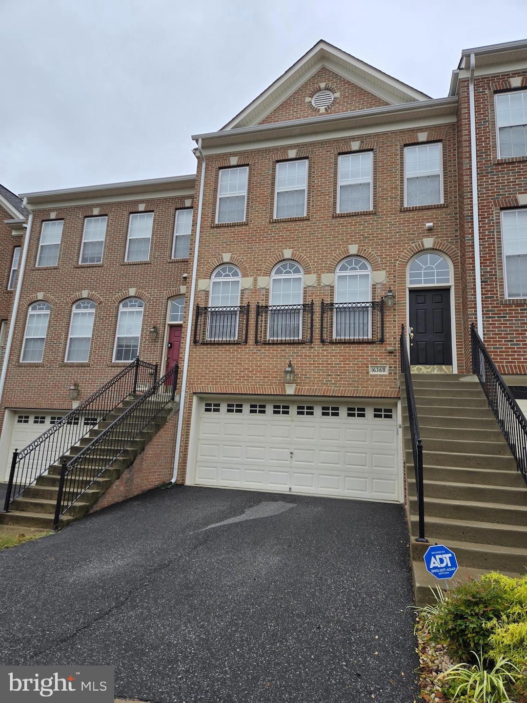 Under Contract $599,900