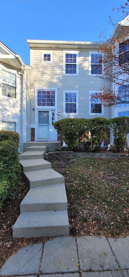 108 E Victoria Cir unit 84, North Aurora, IL 60542 - photo 1