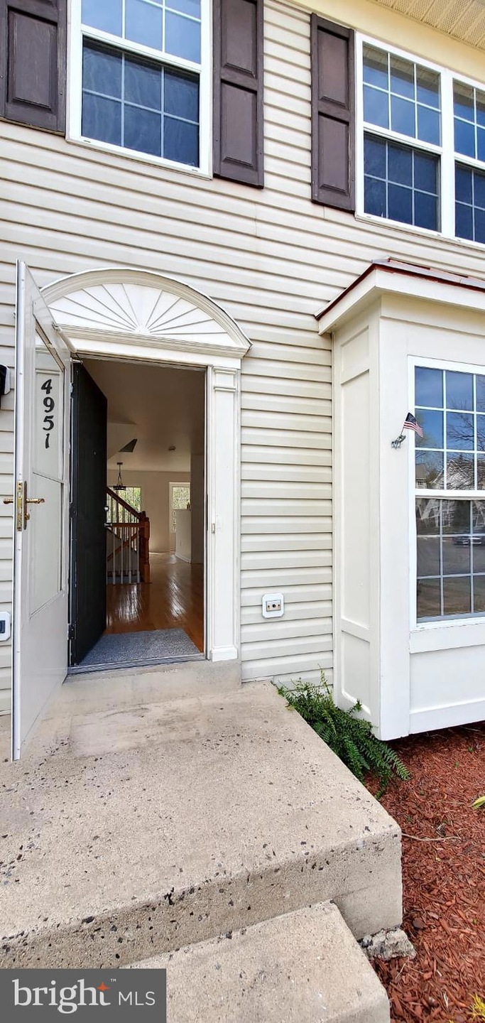 4951 Benecia Ln, Dumfries, VA 22025 - photo 1