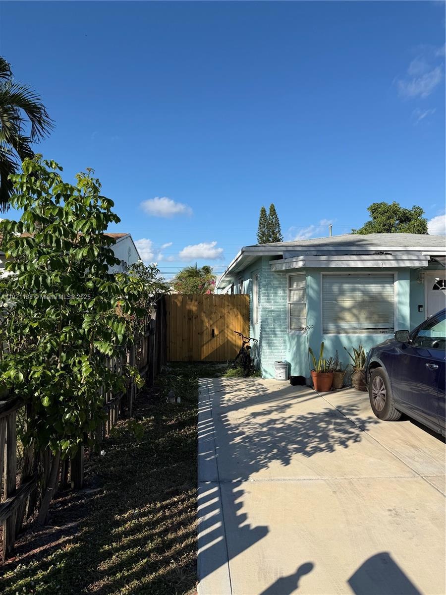 1927 Arthur St unit STUDIO, Hollywood, FL 33020 - photo 1