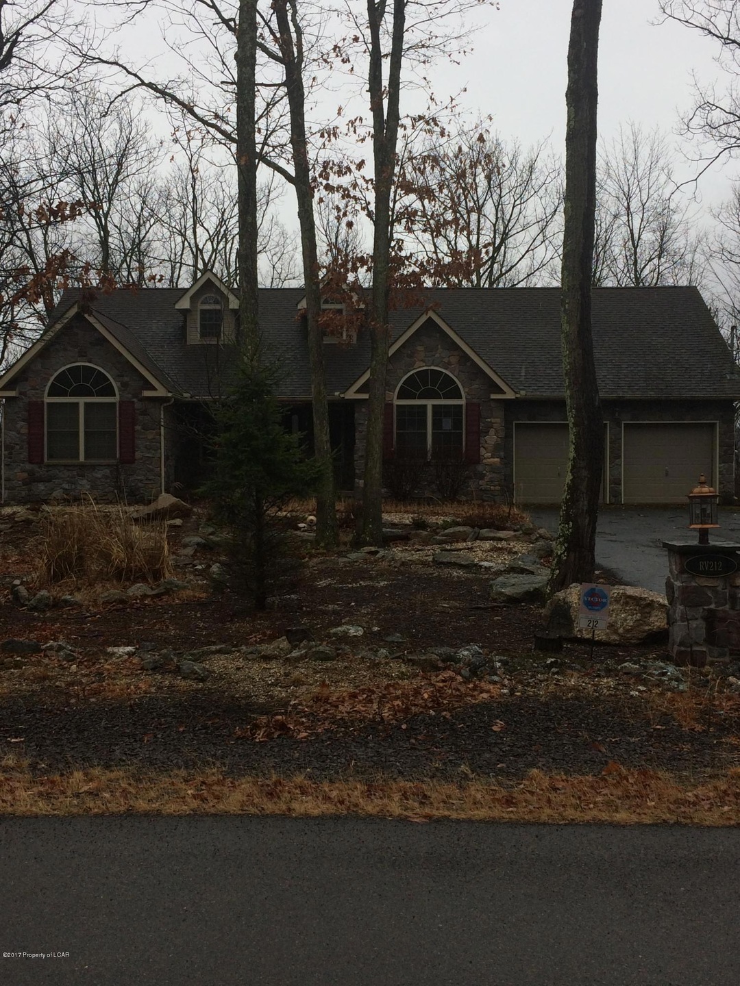 39 Pawnee Ave, Hazleton, PA 18202 - photo 1