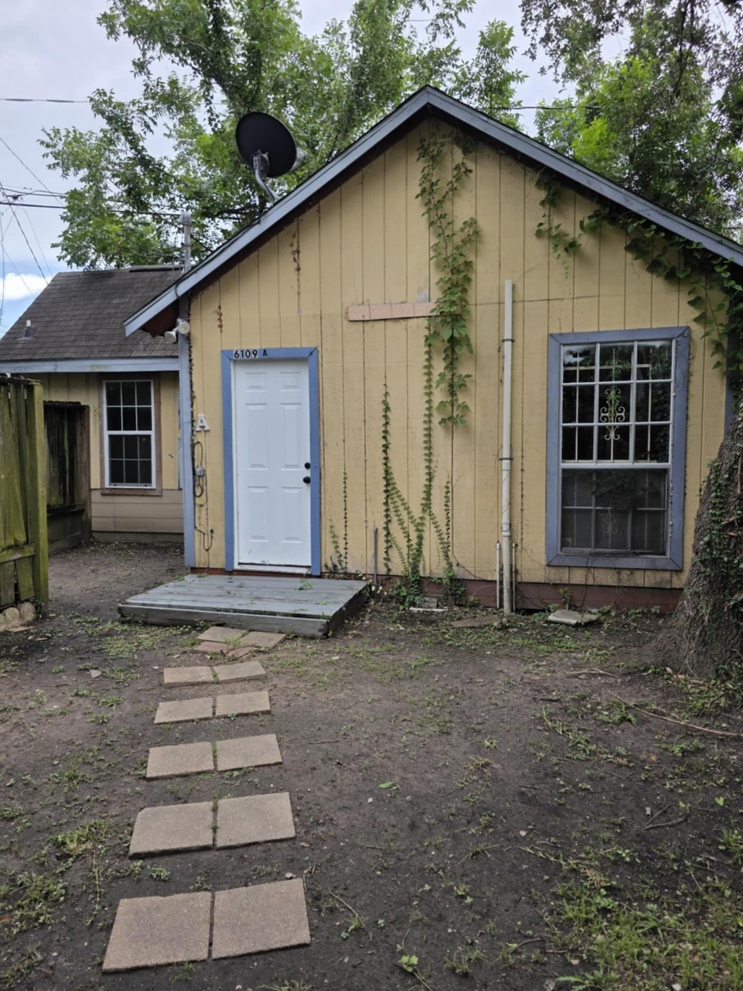 6109 Saxon Dr unit c, Houston, TX 77092 - photo 1