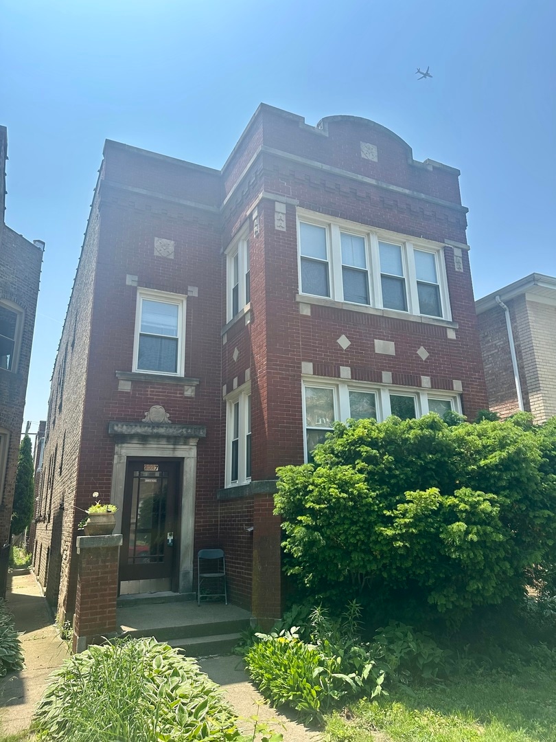 2527 W Argyle St, Chicago, IL 60625 - photo 1