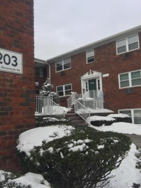 203 N Beverwyck Rd unit 19, Lake Hiawatha, NJ 07034 - photo 1