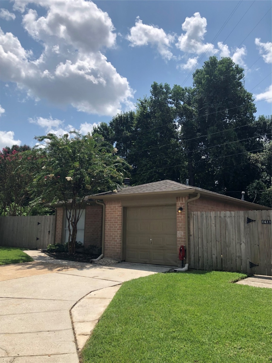 8407 E Ridge Dr, Houston, TX 77040 - photo 1